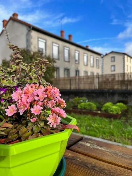 Apartmán A L'Ancienne Ecole Saint-Ours  Exteriér fotografie